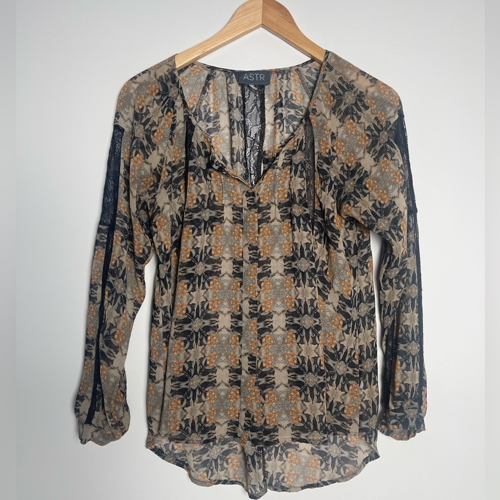 🚩 Final Sale 
ASTR | Sheer Lace Button-down Blouse
